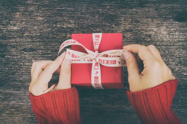 How to Practice Mindful Spending During the Holidays