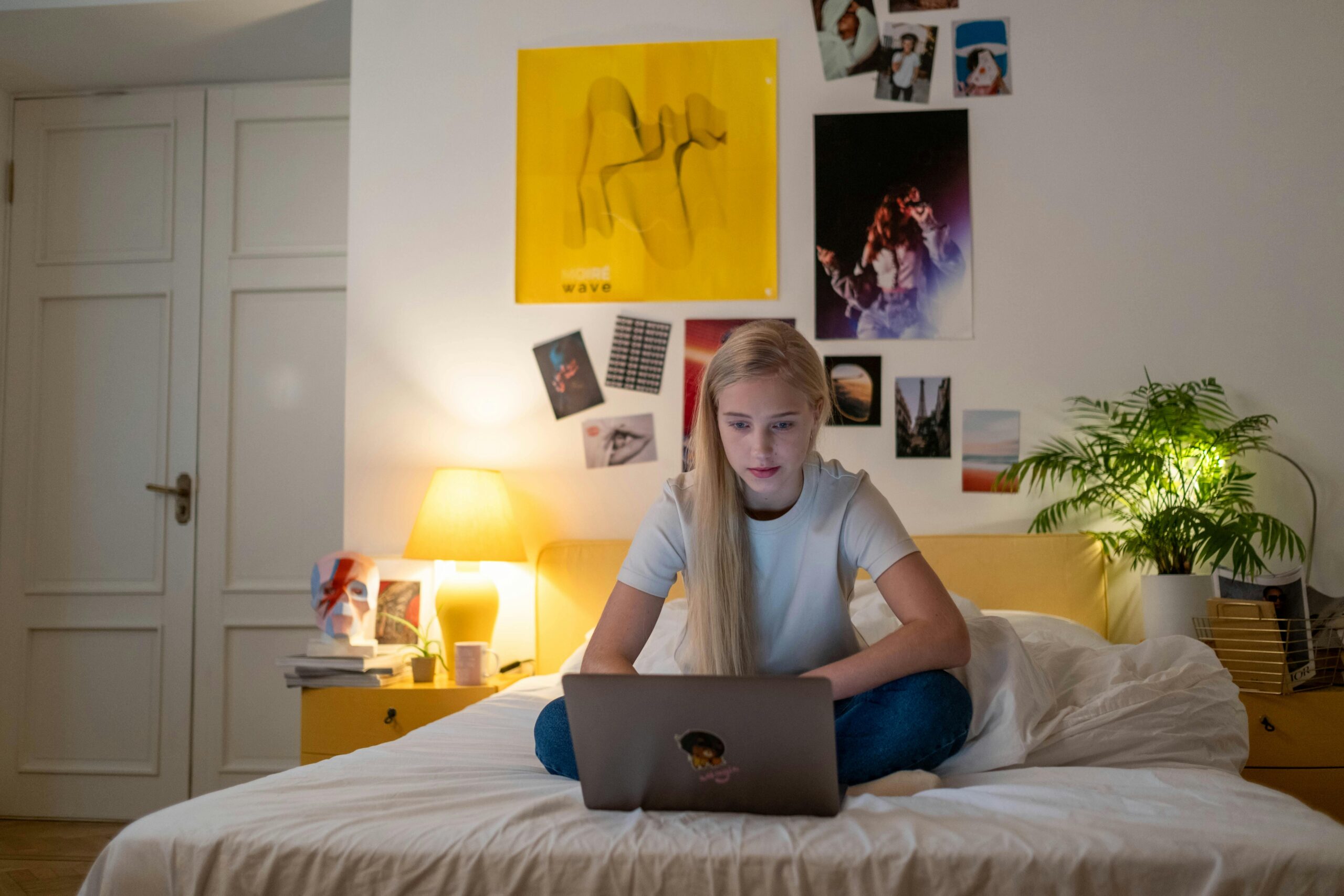 <p>Kids now have a ton of options to make money online, thanks to the digital era. The online environment provides young businesspeople with opportunities to explore, including content production on websites like YouTube, compensated online survey participation, and freelance writing for websites geared toward children.  Children can express their hobbies, demonstrate their talents, and interact with a large audience by creating material for websites like YouTube. Crafting, gaming, and making instructional videos are all activities that foster presenting abilities, creativity, and a flare for narrative. </p>:: Pexels