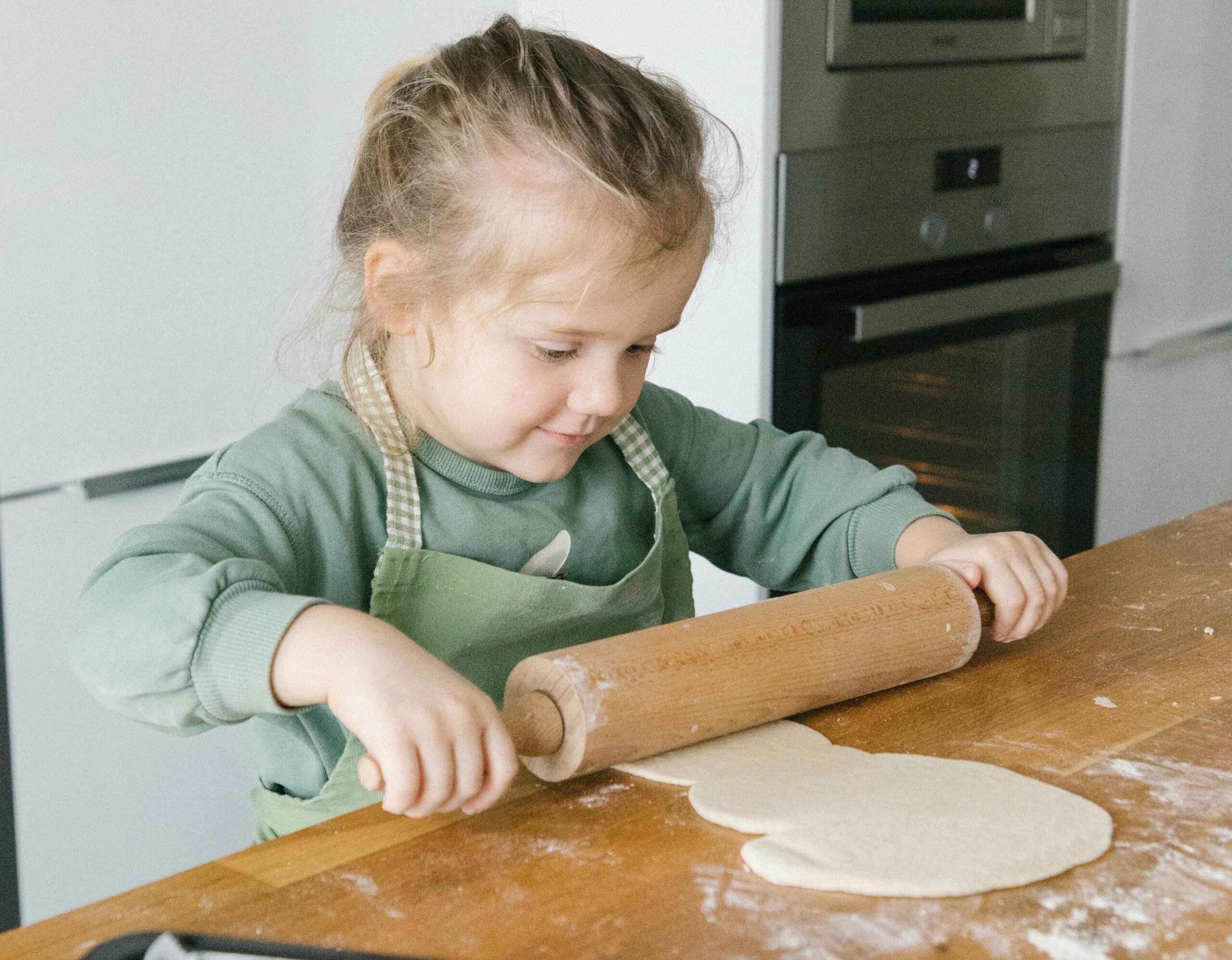 <p>If you have a knack for baking, consider turning your passion into profit by making homemade treats such as cookies, cupcakes, or brownies to sell. You can experiment with different recipes and flavors to create a unique product that appeals to your target market. Once your treats are ready, you can set up a small bake sale in your neighborhood, at local events, or even online through social media platforms. Make sure to package your treats attractively and consider offering samples to entice potential customers. </p>:: Pexels