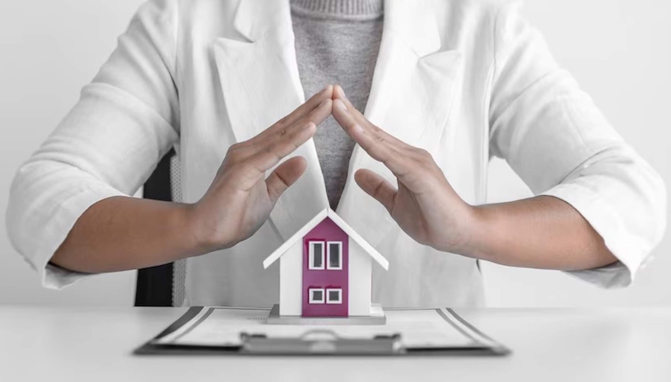 Homeowners insurance is a must to protect your home from things like fire, theft, and natural disasters. It's an ongoing cost that adds to your regular housing costs. How much your homeowner's insurance costs depends on several things, such as where you live, the size and type of materials used to build your home, and the amount of coverage you select. To get the best coverage at the best price, you need to get quotes from several insurance companies and compare them. :: Freepik