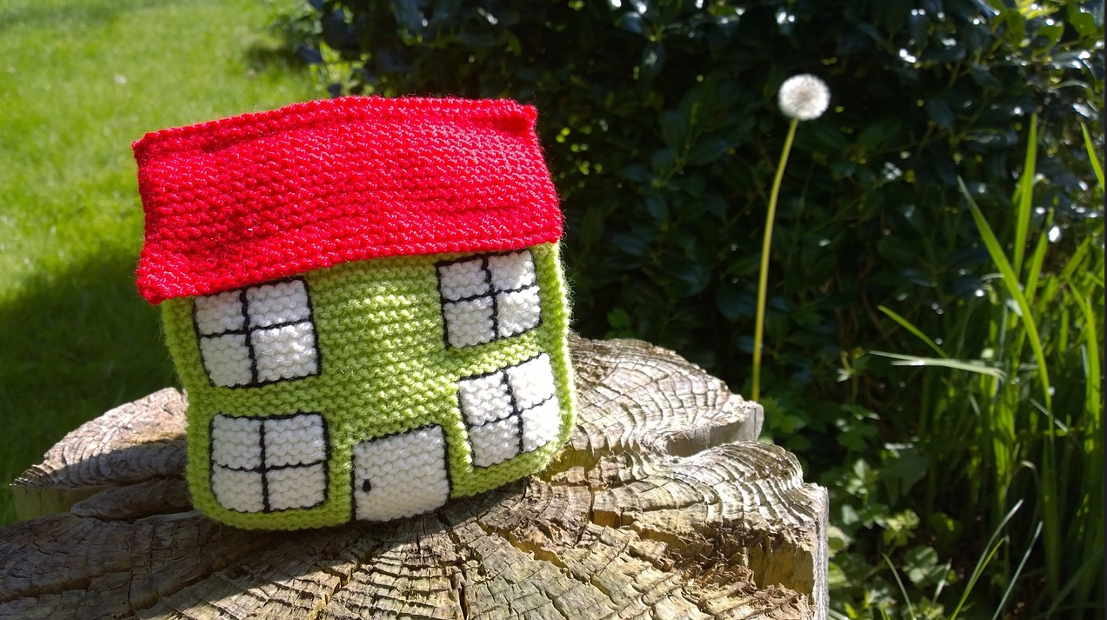 There's no denying the appeal of owning a home. It stands for security, freedom, and a place to call home. A dream home with white picket fences and well-kept lawns may look nice, but many financial obligations can quickly become a drag. Many first-time buyers don't think about the costs that aren't obvious when they are excited about finding a house and getting a mortgage. These costs are much higher than your regular mortgage payment, and if you're not ready, they can significantly affect your budget. :: Freepik