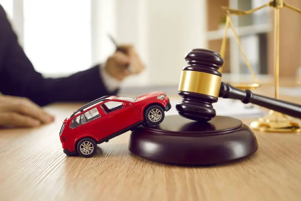<p>Insurance adjusters investigate accident claims and determine the extent of liability. They review medical and police records, interview witnesses, speak with the claimant, and inspect properties involved in the accident. Meanwhile, car accident attorneys investigate vehicle accidents and gather details, witness statements, police reports, and photos to compile a personal injury claim. Both can resolve victims’ claims but represent different interests. Insurance adjusters may find loopholes in your case and reduce settlements to increase profit margins for the insurance company. They dislike car accident lawyers because these professionals advocate for accident victims’ rights, which prevents adjusters from making money.</p>::Pexels