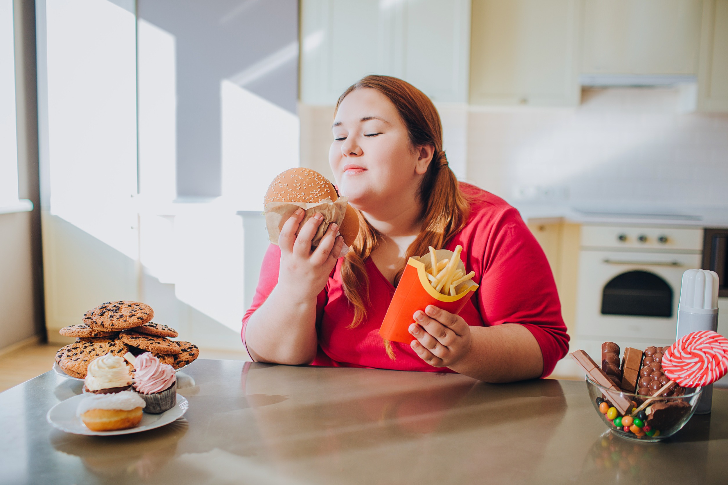 <p>Eating while distracted, such as watching TV or working, can lead to mindless eating and overconsumption of calories. It's easy to lose track of how much you've eaten when your attention is divided. Practicing mindful eating, focusing on your meal without distractions, and savoring each bite can help you recognize hunger and fullness cues, leading to better portion control and weight management. </p>:: 123rf