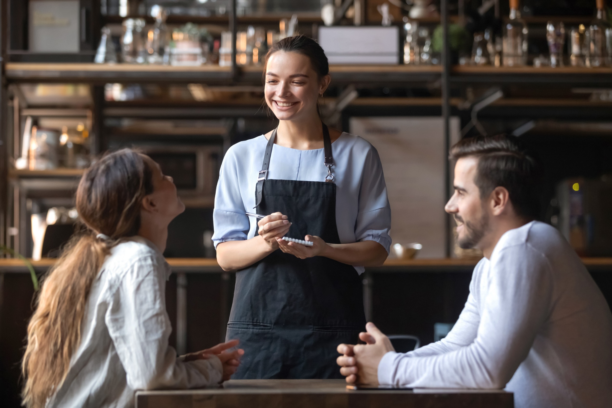 <p>"Was the service exceptional or just okay?" Evaluating the quality of service can affect how much you decide to tip. If the service was outstanding, you might lean toward a higher percentage. Conversely, mediocre service might make you consider sticking to the minimum standard. </p>:: 123rf