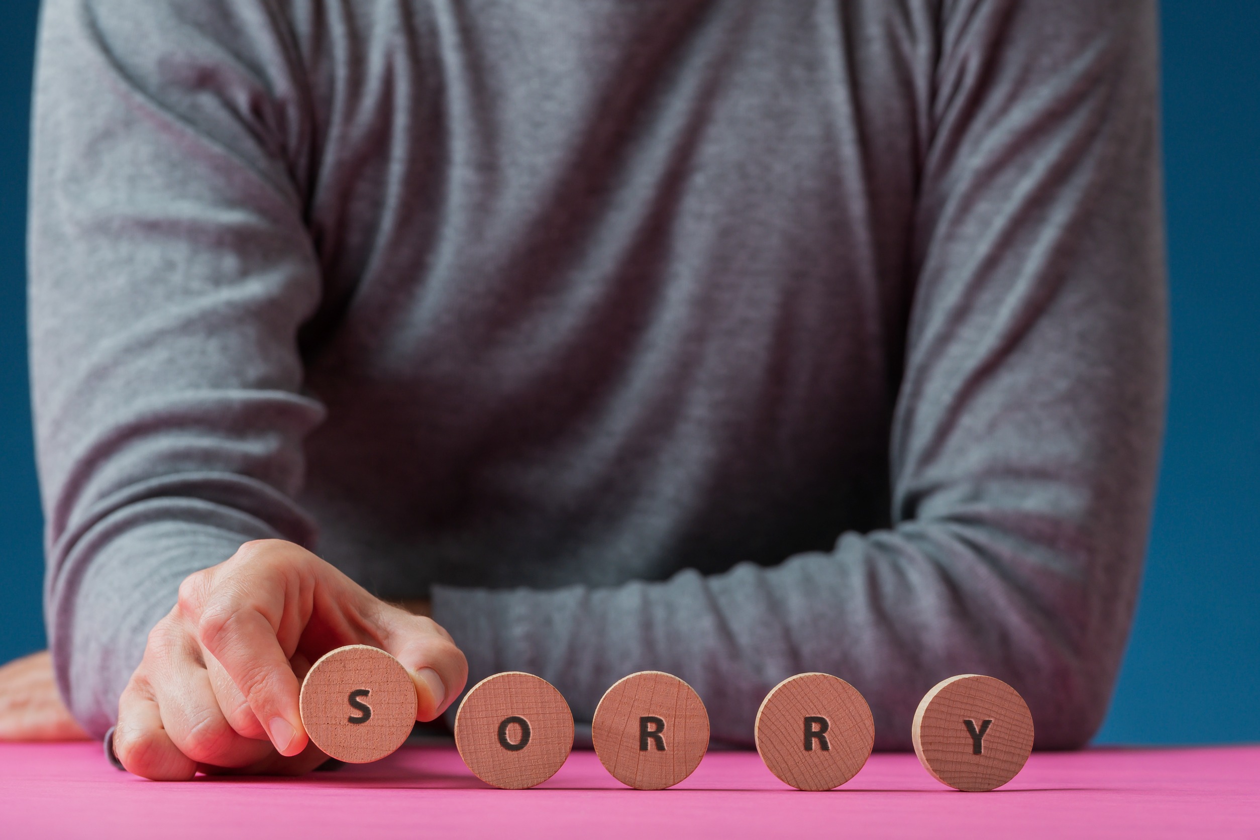 <p>"Should I skip the tip if the service wasn’t great?" In situations where the service didn’t meet your expectations, you might contemplate whether it's appropriate to leave no tip at all. This can be particularly tricky if you're unsure about the social norms for such cases. </p>:: 123rf
