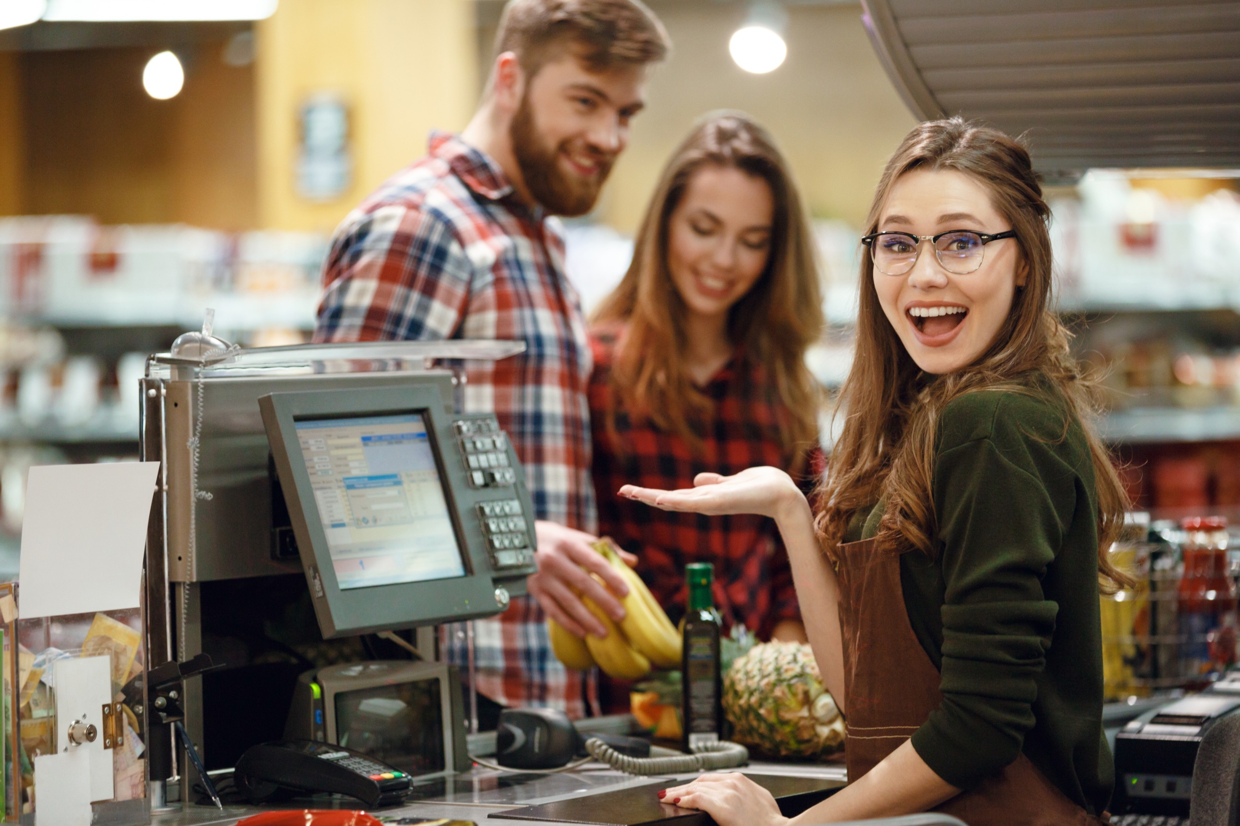 <p>"I only interacted with the cashier briefly. Do they deserve a tip?" In situations where the service was minimal, such as a cashier simply ringing up your order, you might question whether tipping is necessary or appropriate. This thought reflects on your understanding of tipping norms in different service scenarios. </p>:: 123rf
