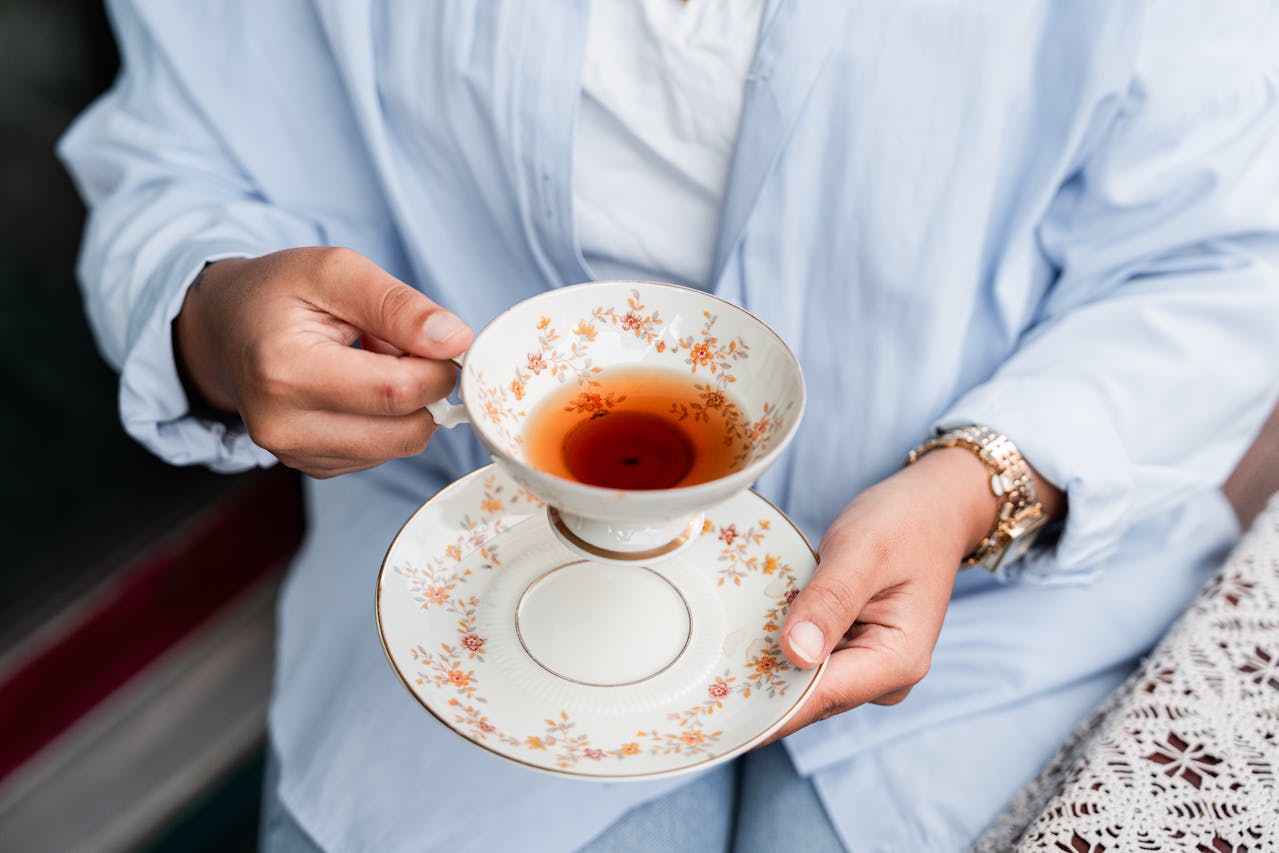 <p> If you’re looking for a caffeine-free option that’s still packed with anti-inflammatory properties, rooibos tea is your go-to. Hailing from South Africa, rooibos is an herbal tea that has gained global popularity, and it’s not hard to see why. Rooibos is full of polyphenols, natural compounds that fight inflammation and protect your cells from damage. What sets rooibos apart is its high concentration of quercetin, a bioflavonoid that helps to reduce the production of inflammatory molecules. This makes rooibos tea especially effective for people dealing with chronic inflammatory conditions like arthritis, eczema, or asthma. Plus, because rooibos is naturally caffeine-free, you can drink it any time of day without worrying about sleepless nights. Rooibos has a naturally sweet flavor, but adding a drop of vanilla or a spoonful of honey can enhance its taste. Whether you drink it hot or iced, this tea is a refreshing and soothing option that supports your body’s ability to heal itself. </p> :: Pexels