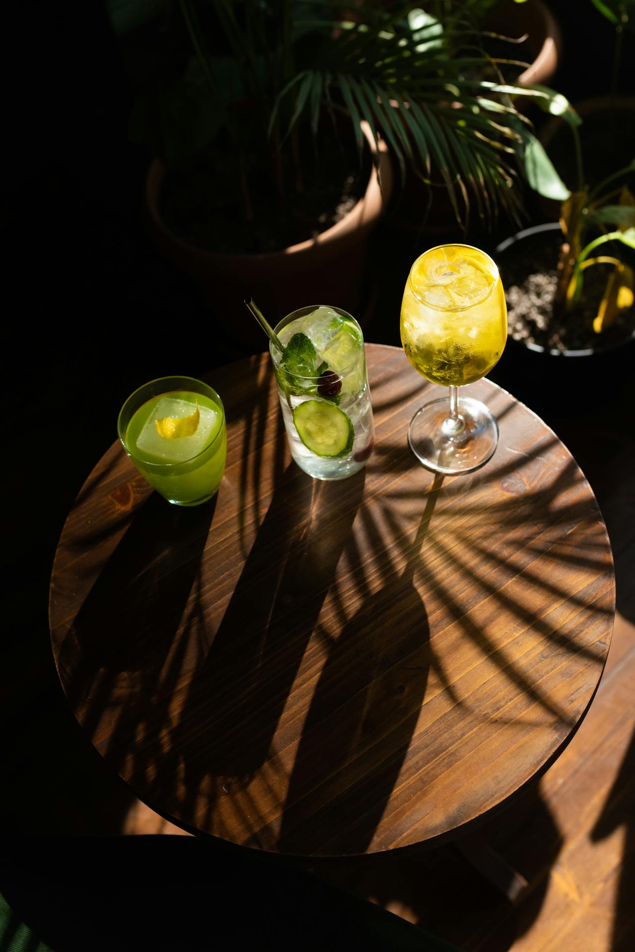  Here's the HTML code to display each of these steps in its own paragraph: html Copy code <p>In a glass, muddle the cucumber slices and mint leaves together to release their flavors.</p> <p>Add lime juice and agave syrup, then fill the glass with ice.</p> <p>Top with sparkling water and stir gently.</p> <p>Garnish with additional cucumber slices and mint leaves.</p> :: Pexels