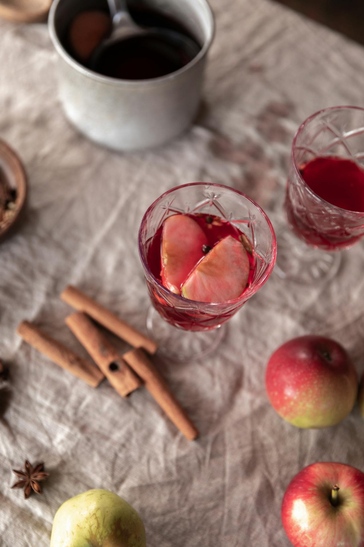 <p>In a saucepan, heat the apple cider with the cinnamon stick and star anise over medium heat until warm (do not boil).</p> <p>Remove from heat and stir in lemon juice.</p> <p>Pour the warm cider into mugs and garnish with apple slices.</p> :: Pexels