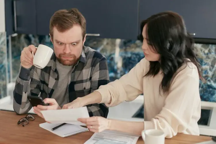 7 Annoying Money Habits Your Friends Are Judging You For