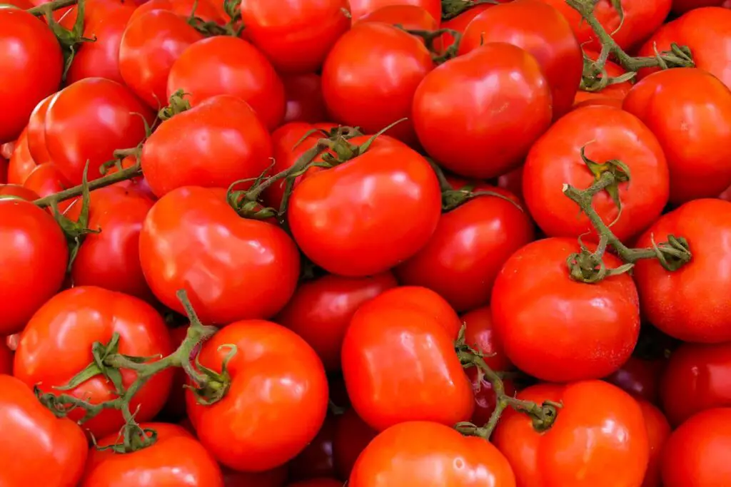 <p> Tomatoes are packed with lycopene, a powerful antioxidant that protects the skin from sun damage and helps maintain a youthful appearance. They are also a great source of vitamin C, which supports collagen production and brightens the skin. Tomatoes can help reduce redness and inflammation, making them an excellent food for sensitive skin. Eat tomatoes raw in salads, blend them into homemade sauces, or roast them with olive oil for a delicious side dish. You can also drink fresh tomato juice for a refreshing skin-boosting beverage. </p> :: Pexels