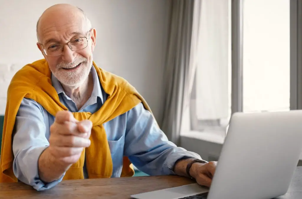<p> As technology becomes an essential part of everyday life, more seniors are using the internet for banking, shopping, socializing, and staying informed. While the internet offers many conveniences, it also comes with risks such as identity theft, phishing scams, and fraudulent activities. Cybercriminals often target seniors because they may not be as familiar with online security practices. Learning how to protect personal information and avoid cyber threats is crucial for staying safe online. By following these six online safety tips, seniors can browse the web with confidence while keeping their sensitive information secure. </p> :: Freepik
