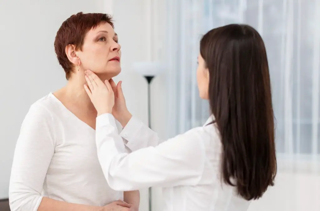 <p> Thyroid disorders, such as hypothyroidism and hyperthyroidism, can cause symptoms like fatigue, weight changes, mood swings, and temperature sensitivity. A simple blood test measuring thyroid hormone levels (TSH, T3, and T4) can detect any imbalances. Undiagnosed thyroid issues can impact metabolism, heart health, and overall well-being, making screening in your 40s an important step in maintaining energy levels and hormonal balance. </p> :: Freepik