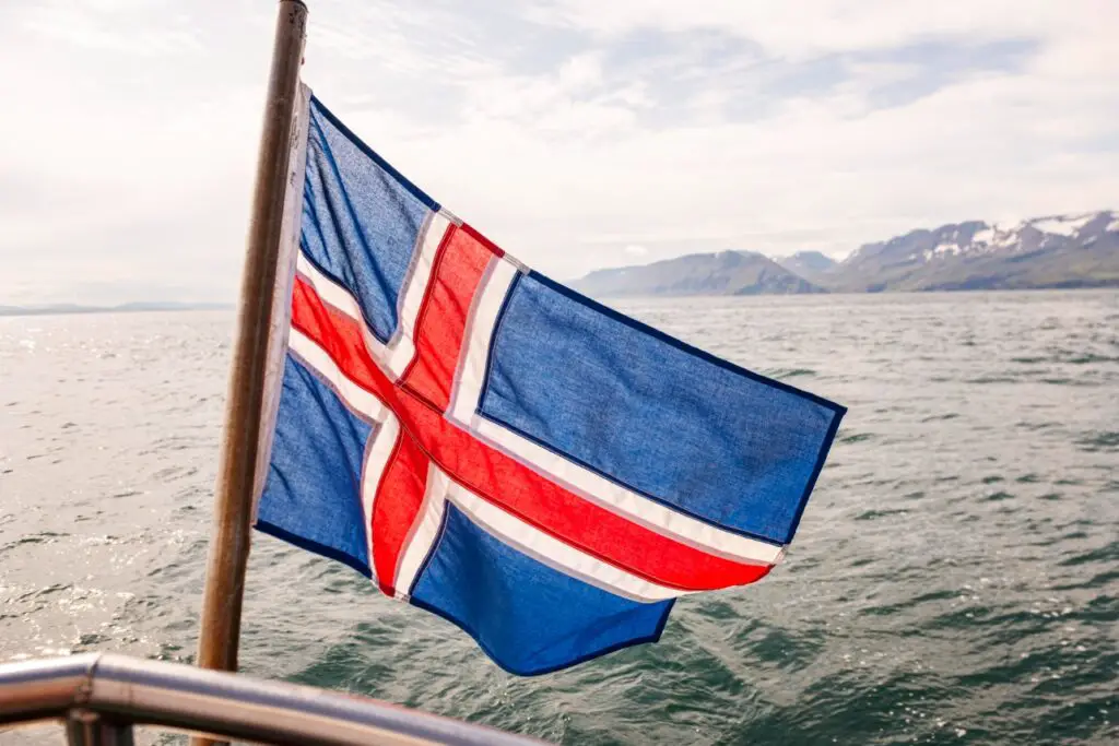 <p> Iceland's small population fosters a strong sense of community, where people look out for one another. The country has low crime rates, an excellent healthcare system, and gender equality initiatives that ensure fairness and opportunities for all. Icelanders embrace the beauty of their environment, often engaging in outdoor activities such as hiking, hot spring bathing, and exploring volcanic landscapes. The culture also places a strong emphasis on creativity, music, and storytelling, enriching the lives of its citizens. </p> :: Freepik