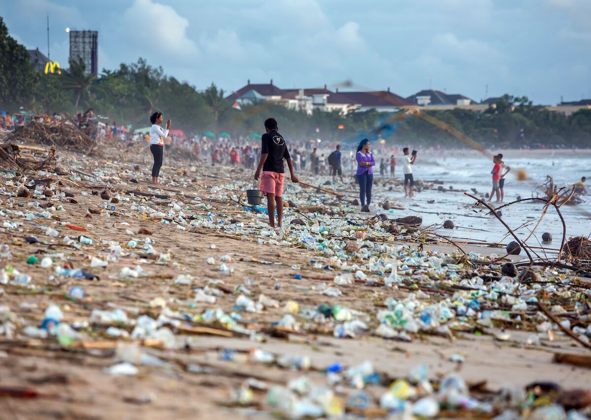 <p>Kuta Beach, a popular tourist destination, faces severe pollution, especially during the wet season from October to March. High tides and strong winds bring in large amounts of plastic and garbage from the ocean, exacerbated by inadequate waste management infrastructure. This pollution poses health risks to visitors, harms marine life, and negatively impacts Bali’s tourism industry.</p> ::Pexels