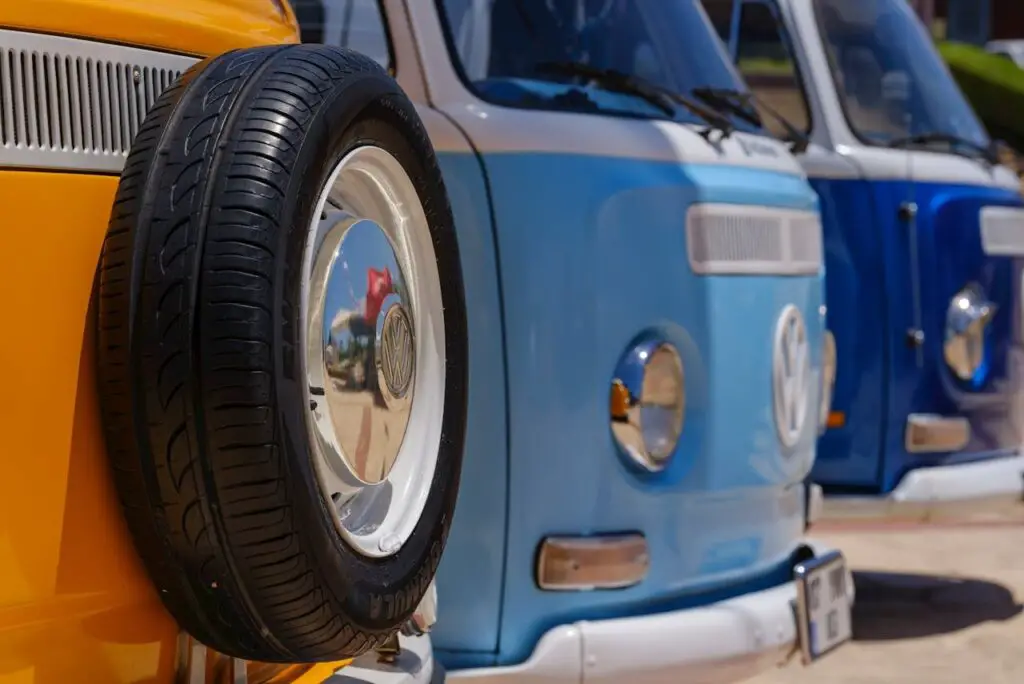 <p> Older vehicles often came equipped with a full-size spare tire in the trunk, ensuring drivers could replace a flat tire without compromising handling or performance. However, in an effort to reduce vehicle weight, improve fuel efficiency, and increase cargo space, manufacturers began replacing full-size spares with space-saver spare tires or tire repair kits. While modern solutions help save fuel and space, they often leave drivers feeling unprepared for a serious tire failure. </p> :: Pexels
