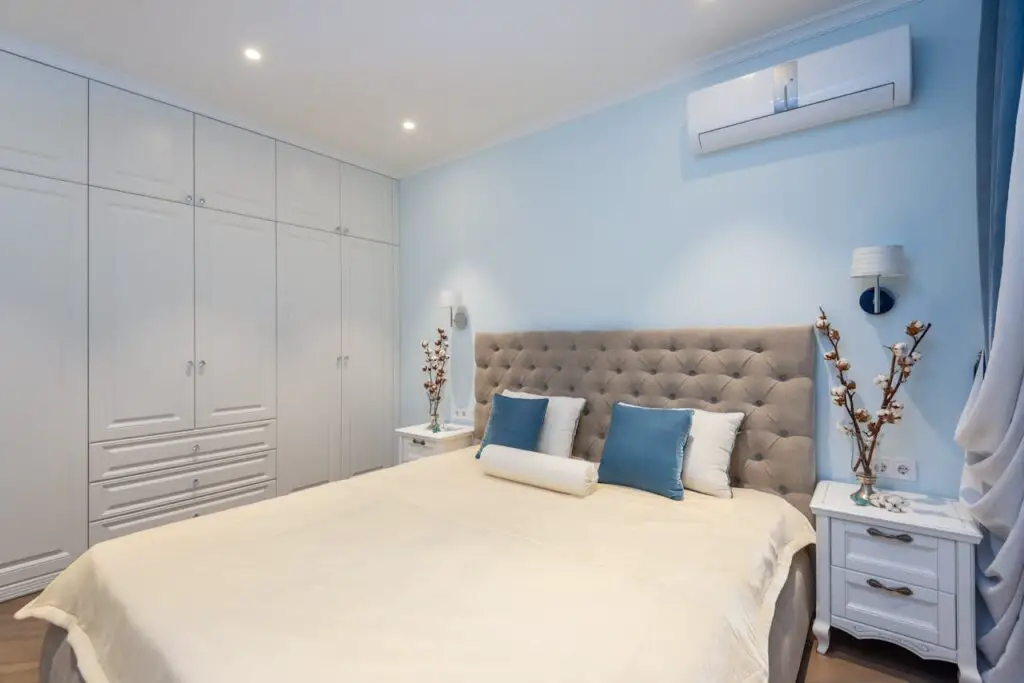 11. Keep Your Bedroom Cool <p> The ideal bedroom temperature for sleep is between 60-67 degrees Fahrenheit. A cooler environment helps signal to your body that it is time to sleep. If you find yourself waking up hot at night, consider using breathable bedding, a fan, or adjusting your thermostat to create a comfortable sleep environment. </p> :: Pexels