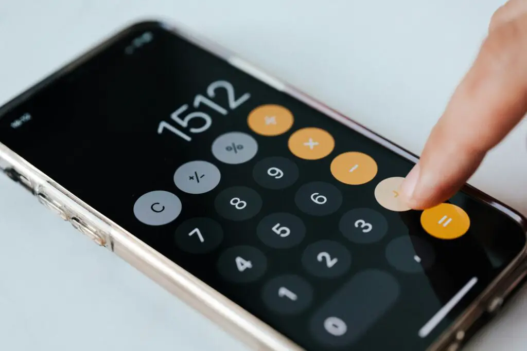<p>Not all phones are made for younger people. Big button cell phones, like the Jitterbug Flip2, offer simple menus and loud, clear sound. They are perfect for making calls, sending texts, and even using emergency services. Some models come with a dedicated button that connects directly to help when needed. These phones are easy to use, with no complicated apps or tiny buttons to deal with. If you want a phone that works without confusion, this is a great option.</p> ::Pexels