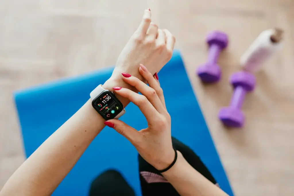<p>Devices like Fitbit and Apple Watch do more than tell time. They track your steps, heart rate, and even sleep patterns. These small devices help you stay active and monitor your health in real time. Some models can even detect falls and send alerts if needed. Simple displays and long battery life make them great for daily use. Whether you want to stay fit or just keep an eye on your heart, these trackers are a great tool.</p> ::Pexels