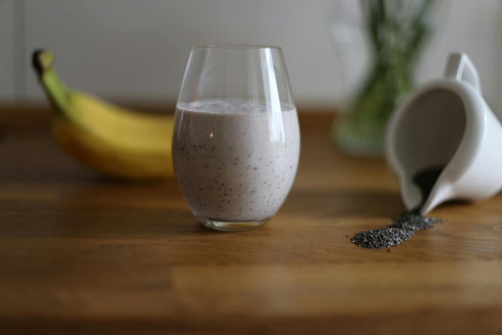 <p>A nutty banana smoothie is a quick drink that can fill you with energy and a dose of vitamins. All you need is a ripe banana, a handful of your favorite nuts, a splash of milk or water, and a bit of ice to blend it all. This smoothie is loved for its rich flavor and creamy texture, making it a true treat that also fuels your body. Many boomers choose this snack because it is easy to make and can be sipped on the go. The blend of natural sugars and healthy fats offers a balanced boost that helps power you through a busy day. It is a simple yet smart way to mix fruit and nuts into a refreshing drink.</p> ::Pexels