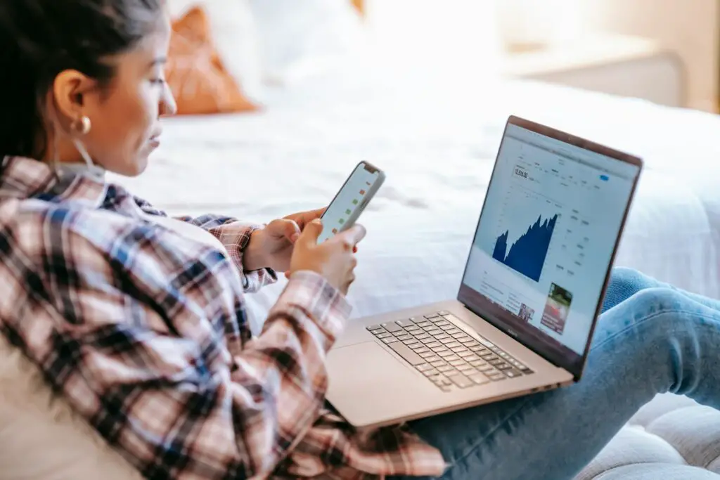<p>Unlike homeowners, renters rarely deal with costly repairs like a new roof or broken water heater. Instead of letting that savings vanish, put it to work. Set up a separate “homeowner savings” fund and invest it in index funds or high-interest savings. Over time, this can grow into a down payment or retirement fund. Fun fact: The average homeowner spends ,000 yearly on maintenance, so renters can make that amount work for them.</p> ::Pexels