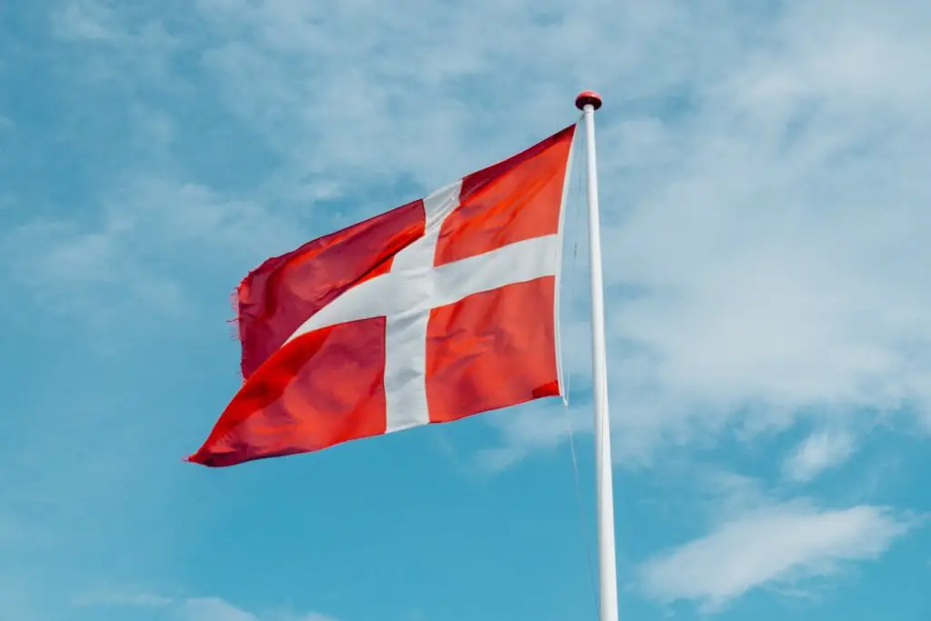 <p> Denmark's success in happiness rankings is largely due to its comprehensive social welfare system, which provides free healthcare and education. The Danish concept of "hygge," which emphasizes coziness and spending quality time with loved ones, contributes to their well-being. Danish workplaces promote a balanced lifestyle, encouraging flexible work hours and ample vacation time. High trust in government institutions and low levels of crime also play a role in Denmark's overall happiness. </p> :: Pexels