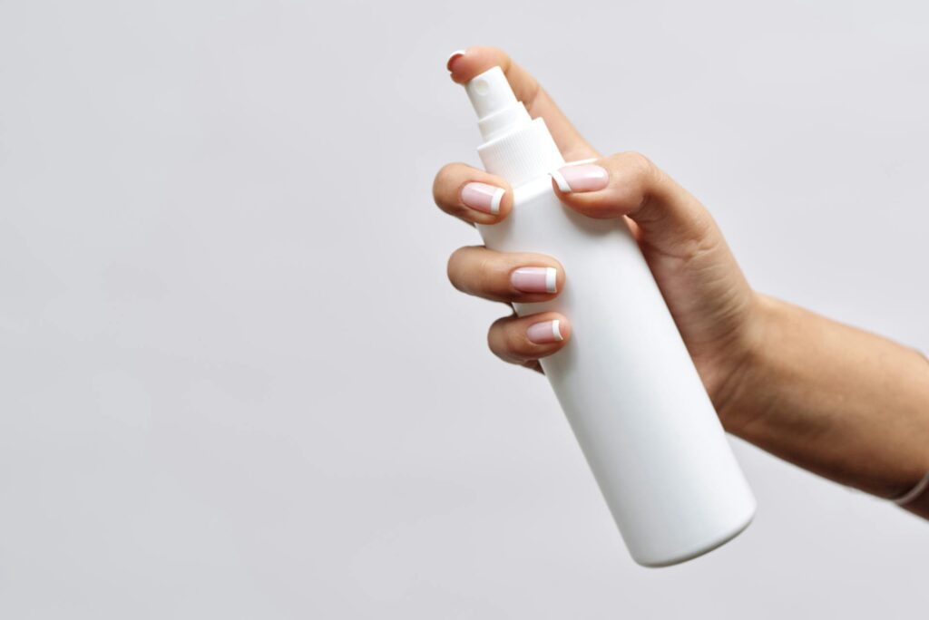 <p>Try a Herbal Mist Spray to add a fresh touch to your cat’s coat. You fill a small spray bottle with cool water and brew a weak tea using chamomile or mint. Let the tea steep for a short time, then mix it with the water once it is cool. Spray a light mist over the fur to bring a soft shine and a gentle scent. The mist helps to clear light dust and soothes the skin with a mild touch. This hack is low-cost and odd, yet it works well at home. It gives your cat a fresh look with simple steps that are safe and fun.</p> ::Pexels