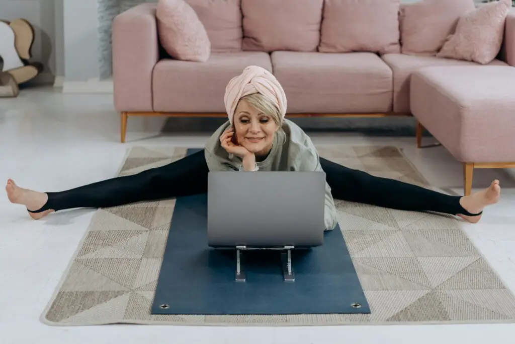 <p>Pilates is a firm act that helps to shape the core and boost balance in a safe way. It uses small moves that work with the body and free the mind from strain. Many boomers find that Pilates helps to build strength and ease joint pain with a clear, low-risk path. This act is known for its mix of focus and calm, and it is a clear way to work with the core muscles. Its pure work and safe steps have made Pilates a top pick for those who wish to boost their body and feel young.</p> ::Pexels