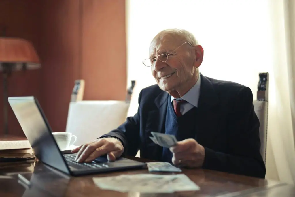 <p>Technology does not have to be overwhelming. These ten simple gadgets are designed to fit into everyday life without stress. Whether you want to stay connected, improve your health, or make daily tasks easier, there is something here for you. Many seniors who try these devices find them helpful and easy to use. With the right tools, technology can make life more comfortable and enjoyable. Give one a try—you may be surprised at how much you love it!</p> ::Pexels