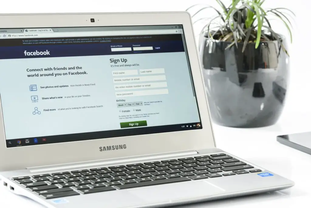 <p> Every website and app demands a unique password with a mix of letters, numbers, and symbols. Keeping track of them all is exhausting, especially when you constantly have to reset forgotten ones. Would it not be great if there were an easier way to log in without the hassle?  </p> :: Pexels