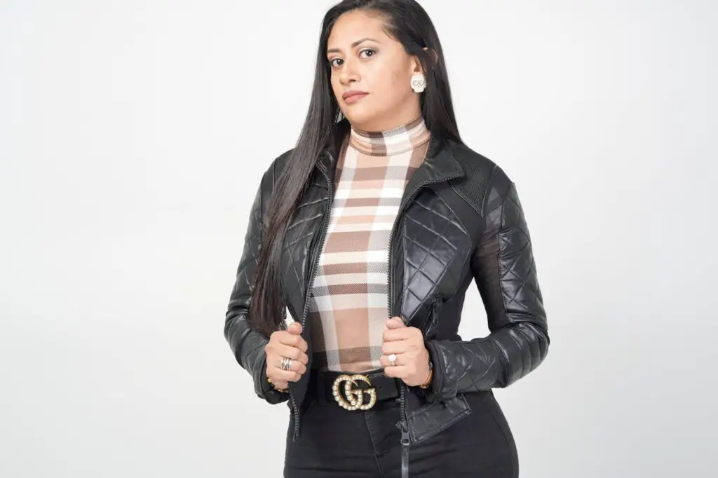 <p> Trying to appear wealthy by wearing obvious fake designer brands can have the opposite effect. People who recognize the counterfeits may judge you as trying too hard to impress. Instead of focusing on imitation luxury items, investing in high-quality, non-branded clothing and accessories can create a more refined and authentic look. </p> :: Pexels