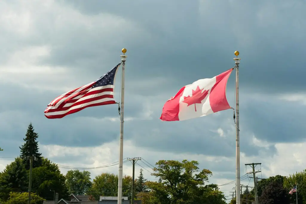 <p>Across the vast lands of the USA and Canada, one can see many clear ties that bind the two nations. Both countries share a strong heart that beats with care, a love for art, sport, food, and kind acts that fill each day with hope. Their ways of life show a blend of old tales and fresh dreams. Folks from both sides hold a deep respect for nature, fair law, and the pure joy of life. This list will show 10 neat ways in which these lands mirror each other in ways that are true, well liked, and known to all who seek kinship and calm in the modern age. Each tie stands as a sign of the deep bond that has grown over time and is cherished by many.</p> ::Pexels