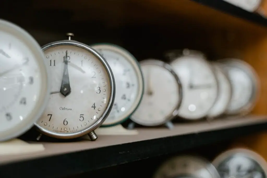 <p >Many young people struggle to read an analog clock, thanks to the widespread use of digital displays. While decorative wall clocks still exist, most people rely on their phones or smartwatches to tell time. Schools are even starting to replace analog clocks in classrooms because students find them confusing. The digital age has made the need for traditional clocks almost irrelevant. </p> :: Pexels