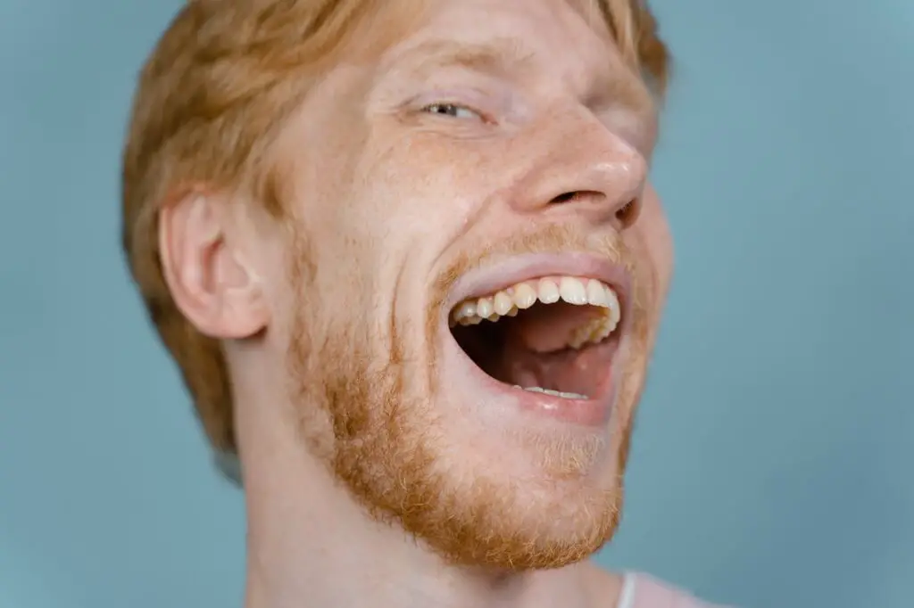 <p> A healthy smile is often associated with self-care and higher social standing. Missing, yellowed, or visibly unclean teeth can give the impression of neglect, whether or not that is the case. Regular brushing, flossing, and professional dental cleanings can help maintain oral health. If professional whitening is not an option, affordable solutions like baking soda and hydrogen peroxide can improve the appearance of teeth. </p> :: Pexels
