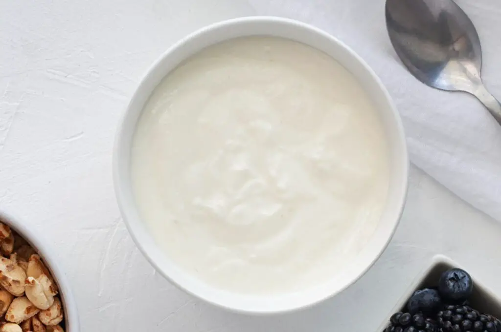 <p> Your gut health plays a pivotal role in your overall immune function, and yogurt is one of the best foods to promote a healthy gut. Yogurt contains probiotics, which are live bacteria that help maintain a balanced gut microbiome. A healthy gut microbiome supports digestion, nutrient absorption, and immune function. As you age, your gut health can deteriorate, leading to digestive problems and a weakened immune system. By consuming yogurt regularly, you can increase the number of beneficial bacteria in your gut, improving both digestion and immunity. Look for yogurt that contains live and active cultures, and opt for plain, unsweetened varieties to avoid excess sugar. You can enjoy yogurt on its own, or add it to smoothies, parfaits, or even use it as a base for salad dressings. </p> :: Freepik