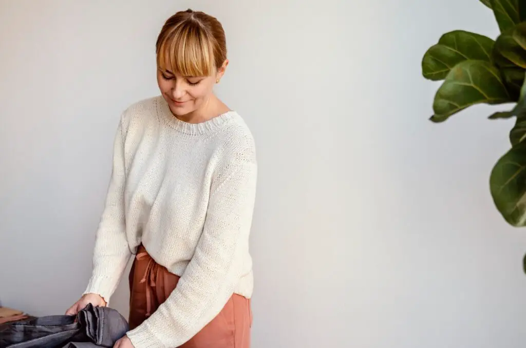 <p> Sustainability is a growing concern among millennials, and it’s influencing their fashion choices in significant ways. Instead of buying fast fashion, many are turning to thrift stores, second-hand shops, or sustainable brands that prioritize eco-friendly practices. Upcycling and repurposing old clothing is also a favorite activity, allowing millennials to get creative with their wardrobes while reducing their environmental impact. This shift in buying habits not only promotes a more sustainable way of living but also encourages creativity and individuality in personal style. Millennials are loving this shift because it allows them to make thoughtful, intentional purchases that align with their values while also saving money. </p> :: Freepik