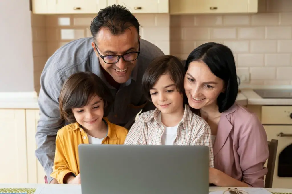<p> Parenting in the digital age presents both incredible opportunities and unique challenges. From educational apps to social media, kids are exposed to technology earlier than ever before. While digital tools can be beneficial, they also come with risks such as cyberbullying, online addiction, and exposure to harmful content. To help parents navigate this ever-changing landscape, here are six smart strategies for raising digitally responsible kids while ensuring their safety and well-being. </p> :: Freepik