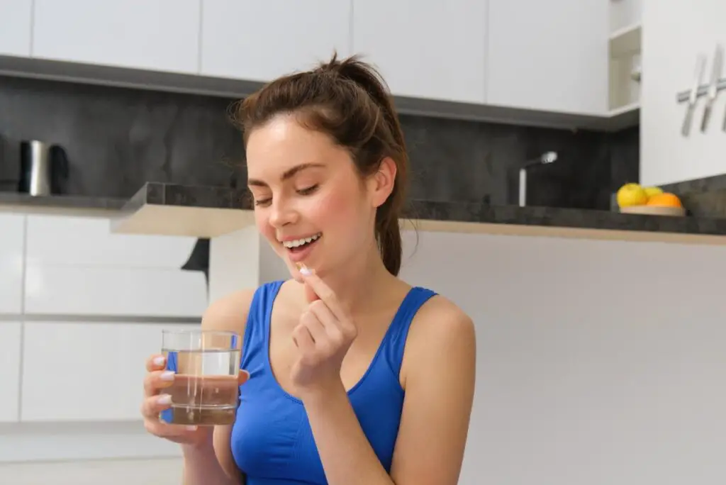 <p> Yes, we already know water is essential for life. But let’s be real—how often do we actually think about the incredible impact it can have on our health? We drink it when we're thirsty, but beyond that, many of us don’t fully appreciate the vast benefits water can bring to our overall well-being. Drinking more water isn’t just about staying hydrated—it can actually improve everything from your mood to your metabolism in surprising ways. Experts agree that many of us aren’t drinking enough water, and it's time we recognize how simple hydration can enhance our daily lives. So, let’s explore eight health benefits of drinking more water, and how it could transform the way you feel and function every day. </p> :: Freepik