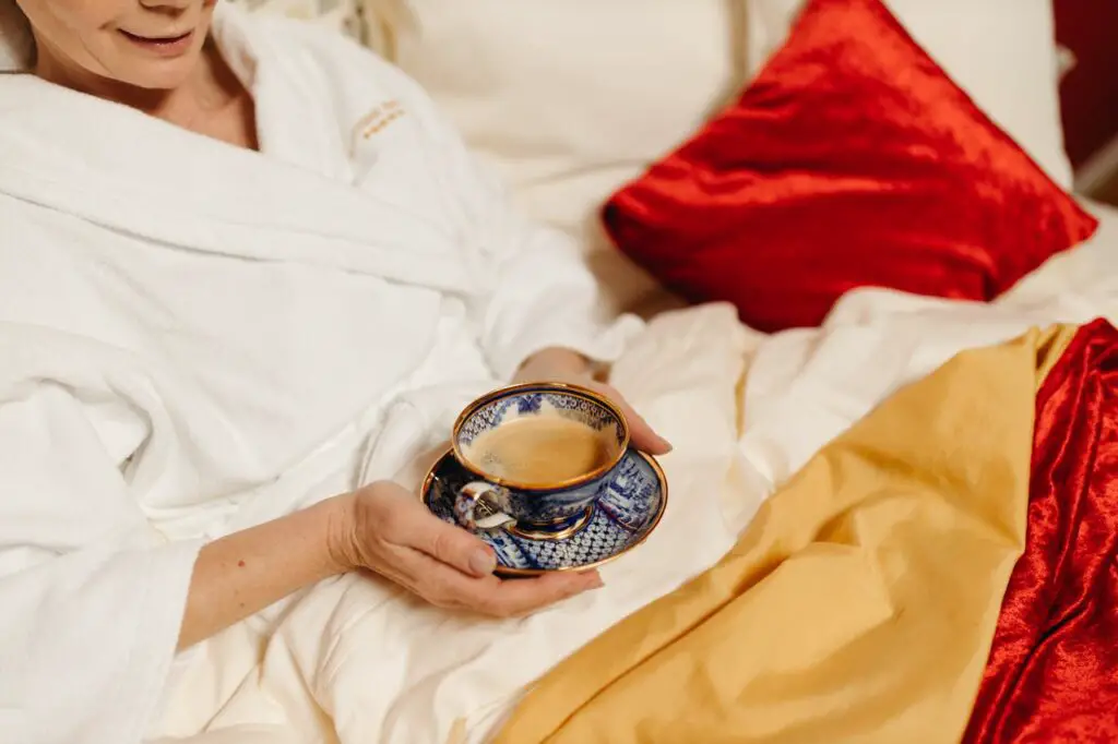 <p> Night owls often snack mindlessly or enjoy a late-night drink, but productive people know that what they consume late at night affects how they feel in the morning. They avoid heavy meals, sugar, or caffeine close to bedtime to prevent sleep disruption. Similarly, they limit alcohol, which might make you feel sleepy at first but leads to fragmented, poor-quality sleep. By keeping their evening meals light and finishing them a few hours before bed, they set themselves up for more restful and restorative sleep. What you eat at night matters as much as what you eat during the day. </p> :: Pexels
