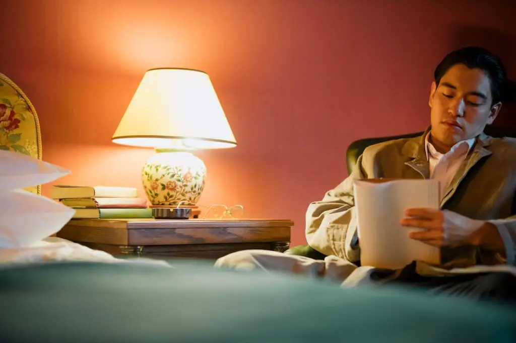 <p> Highly productive people do not let their days blur together—they take a few minutes each night to reflect. Whether through journaling, voice notes, or quiet thought, this habit allows them to acknowledge what went well, what did not, and what they learned. It helps them build self-awareness and continuously improve. This small act of reflection reduces stress, clears the mind, and creates a sense of closure that makes it easier to rest. It is not about judgment—it is about understanding your actions and using that knowledge to do better tomorrow. </p> :: Pexels