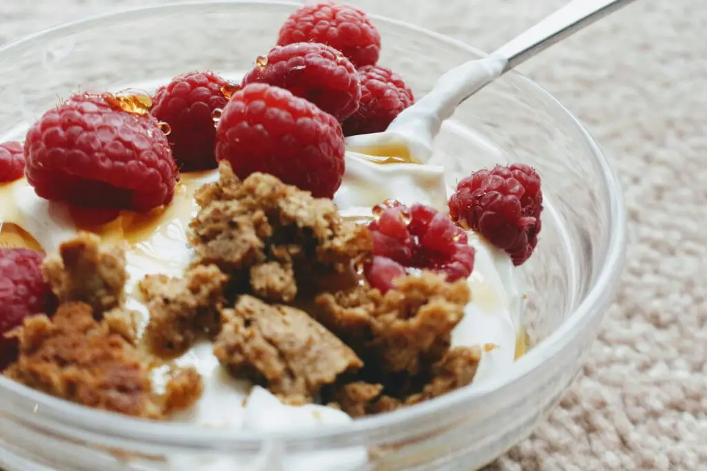 <p>This creamy treat is not only delicious but also full of probiotics, which help keep your gut healthy. A balanced gut means better digestion, stronger immunity, and even improved mood. Greek yogurt is also packed with protein and calcium, both essential for maintaining strong bones. Choose plain yogurt over flavored versions to avoid added sugar. Top it with fruit and a drizzle of honey for a simple, nutrient-packed breakfast.</p> ::Pexels