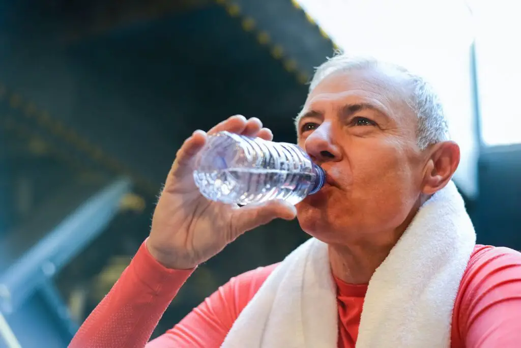 <p> Water helps lubricate joints, reducing friction and pain in conditions like arthritis. Adequate hydration supports joint health and can alleviate discomfort associated with joint inflammation. The cartilage in your joints is made up of a high percentage of water, and when you're dehydrated, it becomes less effective at cushioning and lubricating your joints. This can lead to stiffness, pain, and inflammation. Experts recommend drinking enough water to support the body’s ability to reduce joint inflammation and improve joint mobility. Staying hydrated helps keep the synovial fluid in the joints at an optimal level, reducing the risk of joint pain and enhancing movement. For individuals with arthritis or joint-related issues, increasing water intake can provide significant relief from pain and stiffness, allowing for better joint function and overall comfort. </p>  :: Pexels