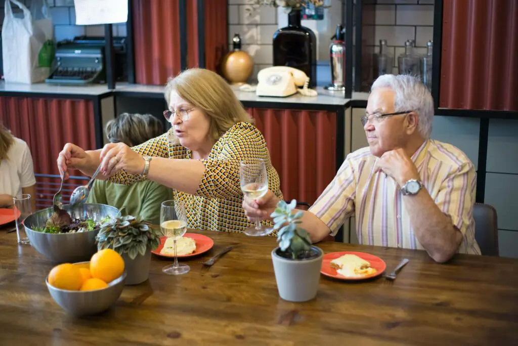 <p>Once a week, share a meal with someone—no screens allowed. It could be dinner with your partner, lunch with a friend, or Sunday breakfast with your family. Put the phones aside and talk, even if it feels slow at first. The act of being fully present makes your time together feel richer. Face-to-face talk improves trust, lifts mood, and helps reduce stress. It’s old-school, but it still works.</p> ::Pexels