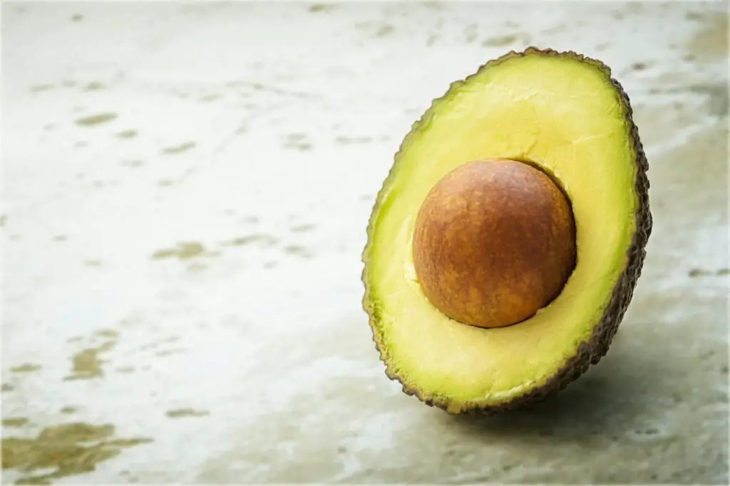 <p>Rich, creamy, and satisfying, avocados are one of the best superfoods for keeping skin soft and smooth. They’re full of healthy fats that help maintain moisture and elasticity in your skin. Avocados are also loaded with fiber, which keeps digestion running smoothly and helps prevent bloating. Just half an avocado provides a good dose of potassium, which supports heart health. Mash it onto whole-grain toast, blend it into smoothies, or use it as a creamy salad topping.</p> ::Pexels