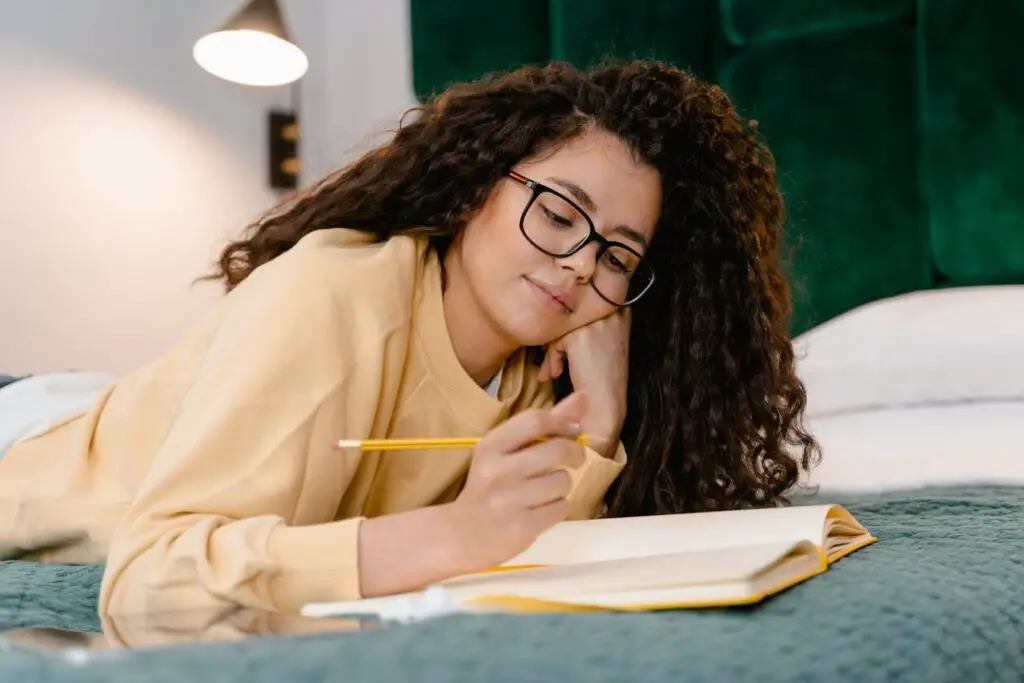 <p> Before their head hits the pillow, productive people have a plan. They write down their top three to five priorities for the next day, look over their schedule, and mentally prepare for what is ahead. This reduces morning decision fatigue and eliminates the anxiety that comes from uncertainty. A clear plan also boosts confidence, knowing exactly where to begin when the day starts. Planning the night before allows the brain to subconsciously work through problems or ideas during sleep, giving you a mental head start that pays off the next morning. </p> :: Pexels