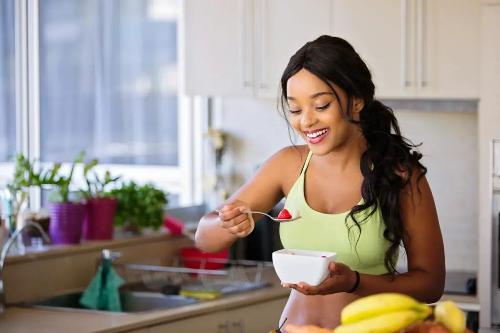<p>What you eat affects how well your brain works. A diet rich in omega-3s, antioxidants, and healthy fats supports memory and cognitive function. The Mediterranean diet—packed with fish, nuts, leafy greens, and olive oil—has been linked to better brain health and a lower risk of Alzheimer’s. Berries, especially blueberries, contain compounds that improve communication between brain cells. Fun fact: Dark chocolate (in moderation) can also give your memory a quick boost. The flavonoids in cocoa help increase blood flow to the brain, keeping you sharp.</p> ::Pexels