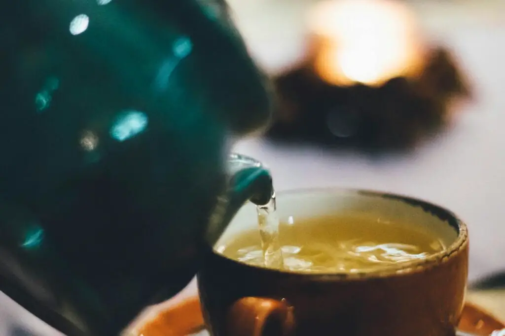 <p>A warm cup of green tea does more than just wake you up. It’s packed with antioxidants that protect cells from damage and boost metabolism. Green tea also contains a small amount of caffeine, which improves focus without the jitters of coffee. Studies have linked green tea to better brain health and even a lower risk of heart disease. Swap out one of your daily coffees for green tea, and your body will thank you.</p> ::Pexels