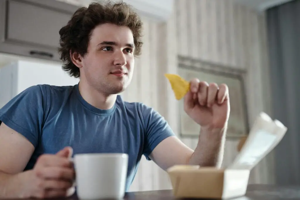 <p>Eating alone can feel boring sometimes, but it doesn’t have to be. With a few small changes, solo meals can turn into something you look forward to. You have full control of the menu, the setting, and the vibe. Plus, you can focus on foods that make you feel good, without having to please anyone else. Here are six simple ways to make healthy eating fun when you’re your own dining partner.</p> ::Pexels