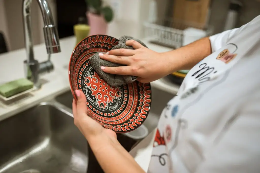 <p>Washing dishes, sweeping floors, folding laundry—these can feel dull, but not if you treat them like a practice. Focus on the feel of water, the motion of your hands, the shape of each sock or spoon. Try not to rush. Let your breath match the rhythm. Fun fact: the simple act of doing dishes mindfully has been linked to lower anxiety and more joy.</p> ::Pexels