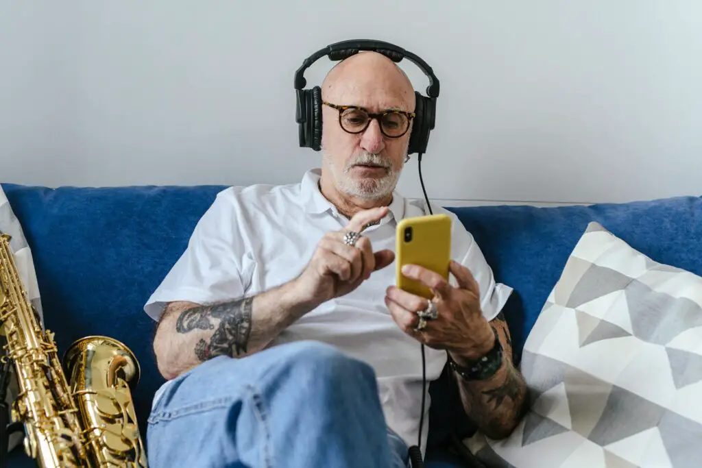 <p>Music can instantly change your energy levels. Upbeat songs can lift your mood and make you feel more awake. Slow music can help you relax when needed. Singing along is even better—it helps regulate breathing and releases endorphins. Fun fact: Studies show that music can actually improve physical performance and endurance!</p> ::Pexels